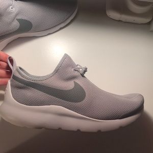 Grey Nike Aptare’s with Dark Grey Swoosh